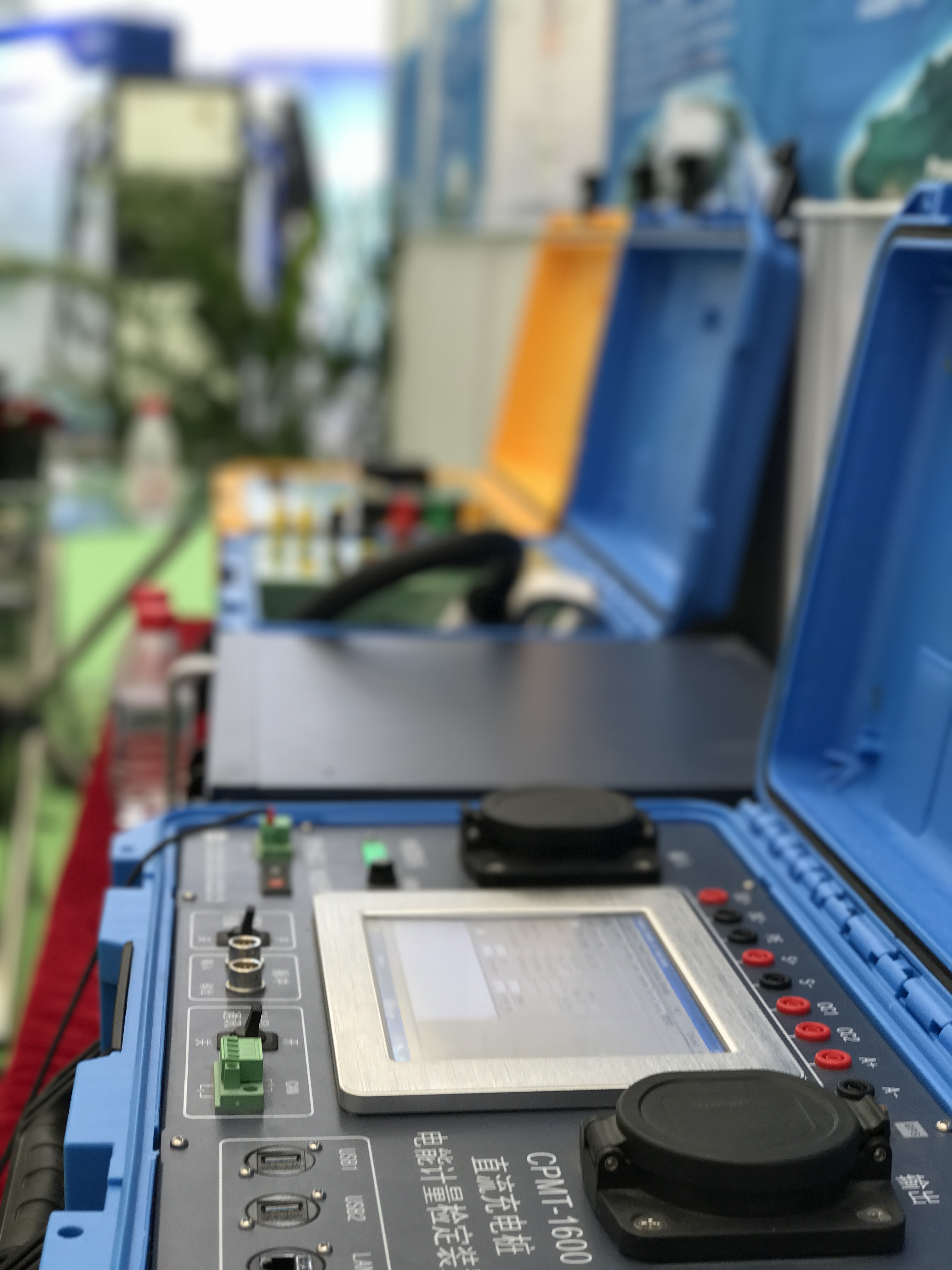 BCSE-3020W：220V电池组测试，放电电流1~200A，无线采集1组120节